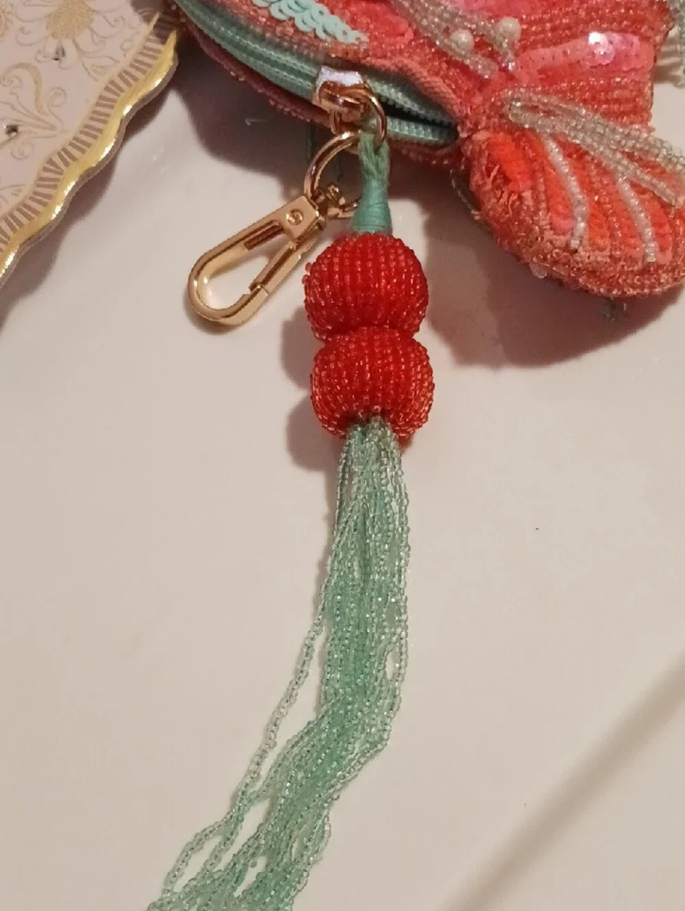 Gorgeous! Coral Fish Beaded Purse- Coral and Mint🐡 Beaded Tassle With Gold Clip